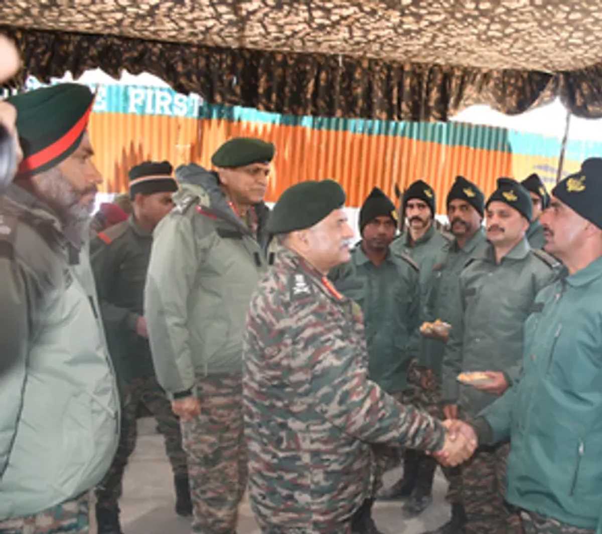 सेना प्रमुख ने उत्तराखंड में अग्रिम चौकियों की समीक्षा की, सामुदायिक रेडियो स्टेशन की शुरुआत